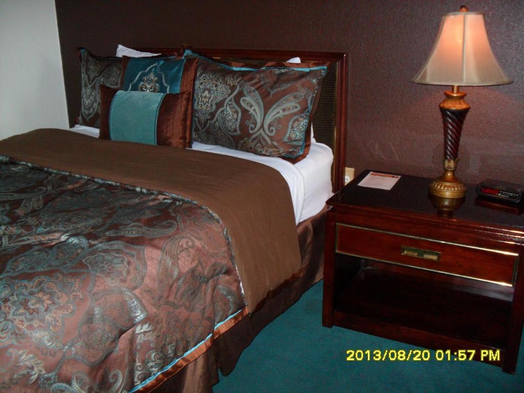 Bicentennial Inn Buckhannon Room photo
